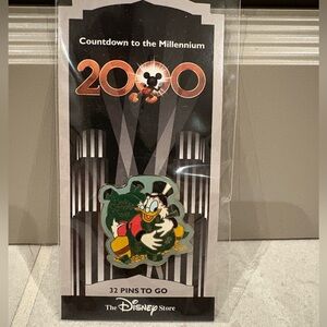 NWT• Disney “Countdown To The Millennium” Scrooge McDuck Collectible Pin